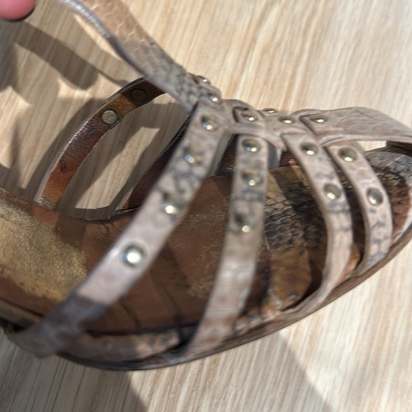 Dolce&Gabbana nude snakeskin cage front heels with stud detail. - Picture 5 of 8